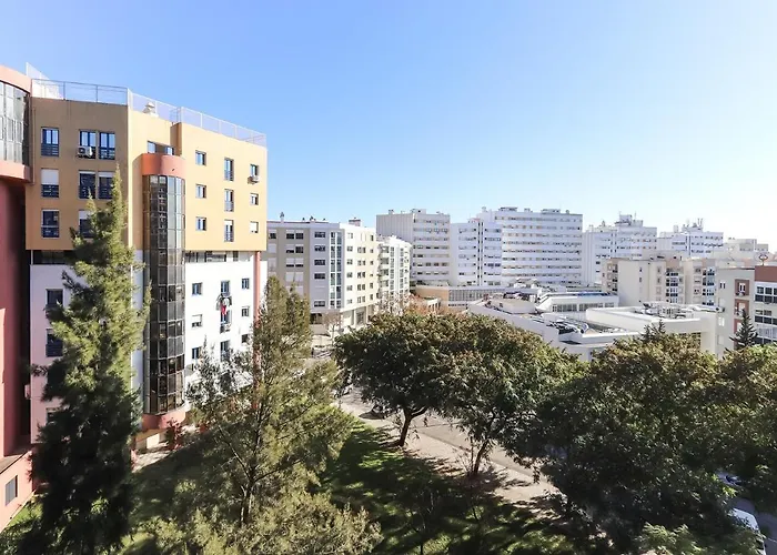 Lisbon Flower 360º - Your Lovely Flat With Pool And Parking, Portugal