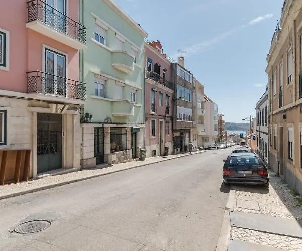 Casa Boma Lisboa - Elegant Apartment With Private Terrace - Ajuda II, Portugal