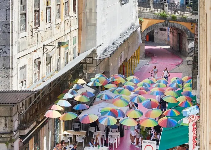 Sunny Pink Street Historical Apt, By Timecooler Lissabon, Portugal