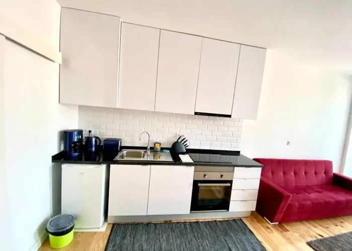 20-2 Lisbon Castle View Apartment With French Terrace, Portugal