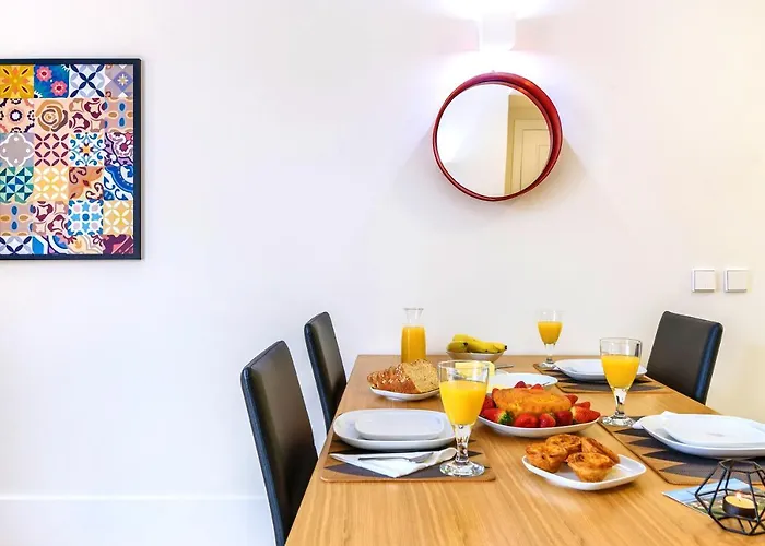 Modern Flat In Downtown Lisbon By Lovelystay, Portogallo
