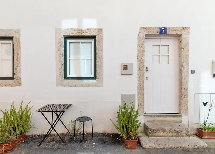Classic Lisbon Homes: Bright&Central in Belém, Portugal