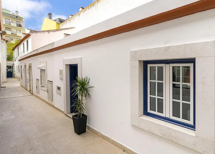 Whome Urban Escape: 1-Br W/Mezzanine Near Campo Ourique Lisbon, Portugal