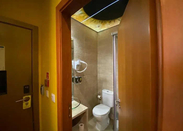 Arty Home In The Heart Of Lisbon , Baixa Chiado, Portogallo