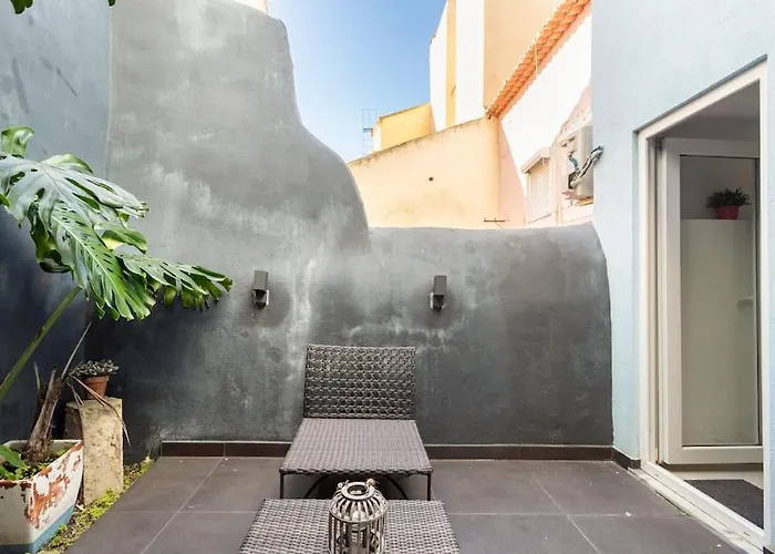 16 Rc - Central Lisbon Patio, Portugal