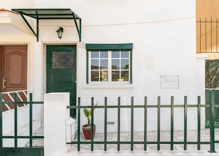 Lisbon Garden Stays, With Bbq, Easy Parking Near Tejo, Fast Access To Alfama & Downtown, Portugal