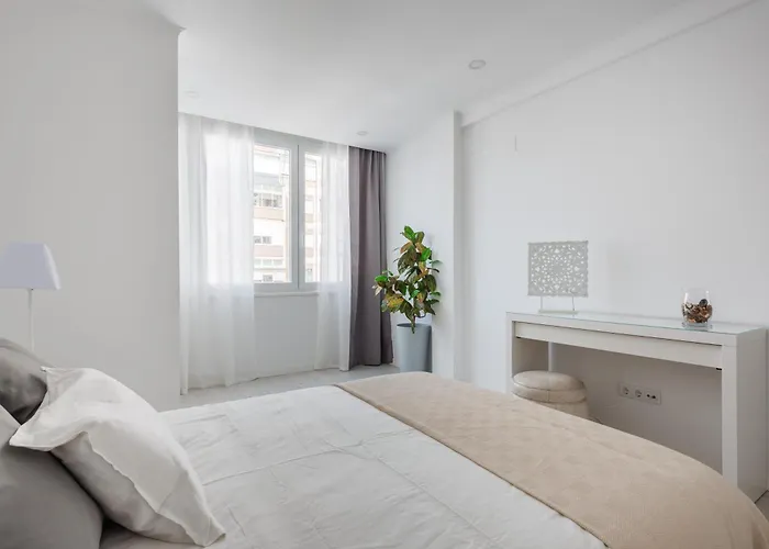 Light-Filled, Fully Renovated Apt Near Belem, By Timecooler Lisboa, Portugal