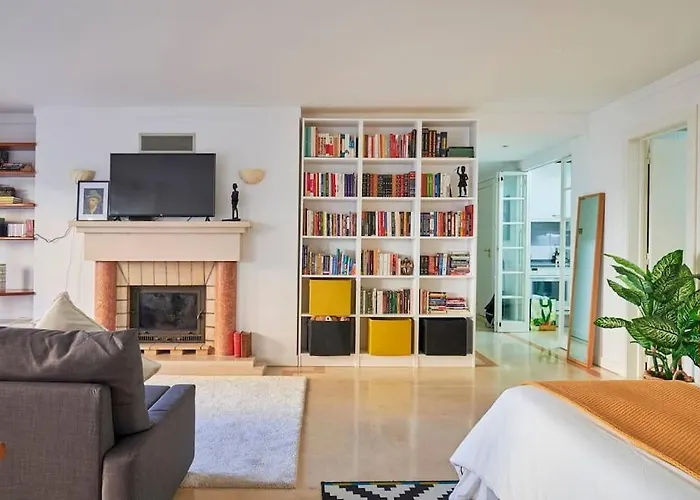 Modern Apartment With Garage And Pool Lisboa, Portugal
