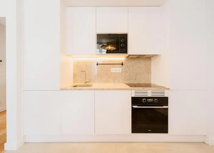 Lisbon Orange House - Beautiful Two-Bedroom Apartment 1D, Portugal