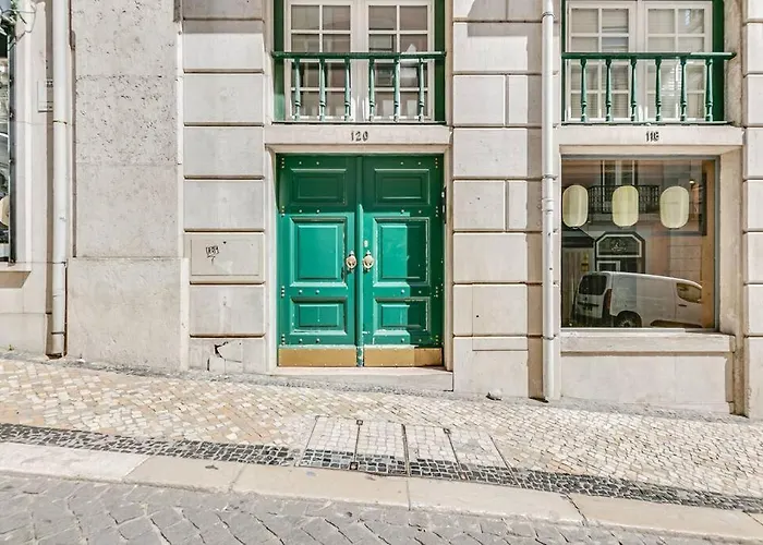Made For The City Lovers- Urban Charm In Chiado Lisboa, Portugal