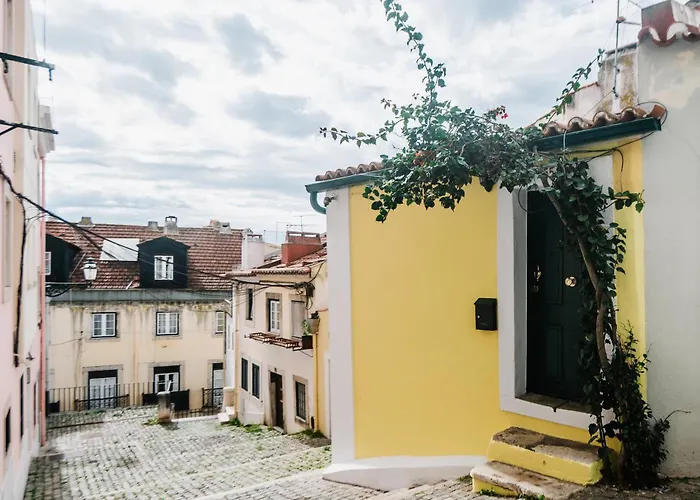 Cozy Yellow House Bairro Alto Lisboa, Portugal