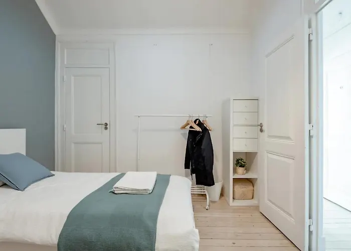 2 Bedroom Apartment With Great Transport Links To The Heart Of Lisboa, Portugal