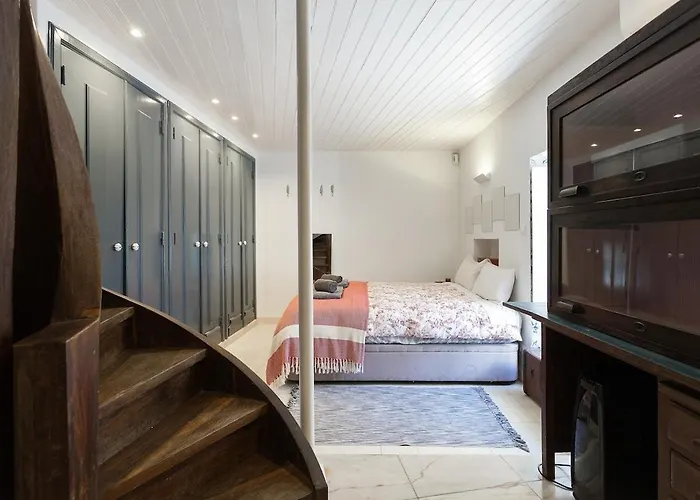 Principe Real Swoonworthy, Pristine, 1BR Cottage Lisbona, Portogallo