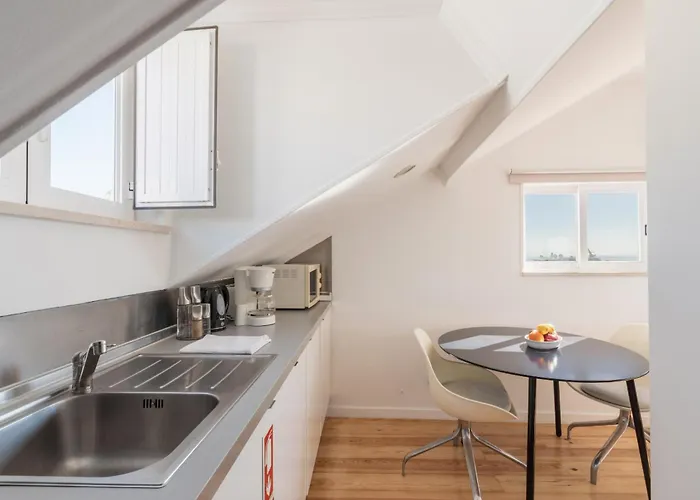 Bright Studio Apartment In Alfama, Lisbon, Historic Heart & Great Views - Ttl99, Portogallo