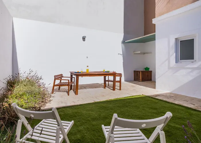Apartamento Dom Vasco 30 - Charm flat with garden by Belém Lisboa, Portugal