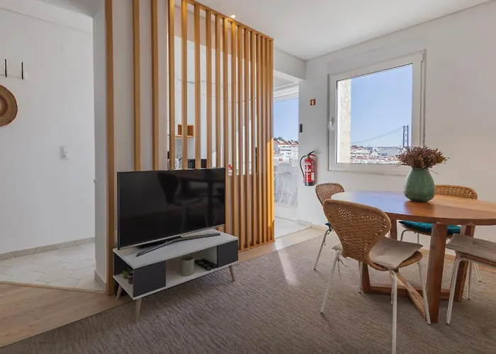 Tagus Bridge View 2Bdr Apartment By Lovelystay Lissabon, Portugal