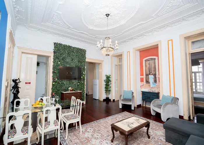 3 Bedroom 2 Bathroom 1 Living Room 2 Double Bed 2-Twin Bed 1 Sofabed Apartment With High Ceilings Lisbona, Portogallo