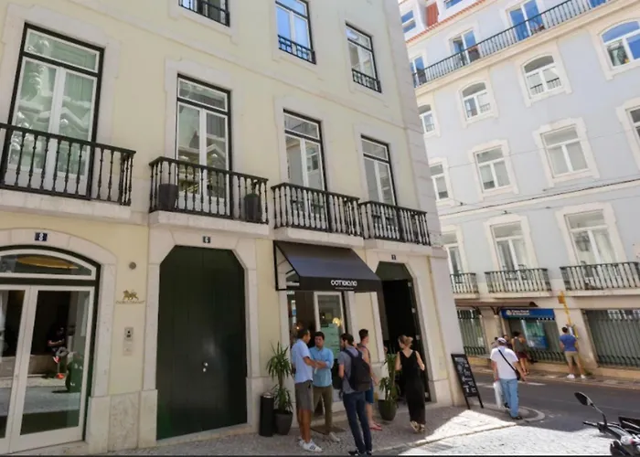 Spacious 1 Bedroom Apartment Near Baixa Lisbona, Portogallo