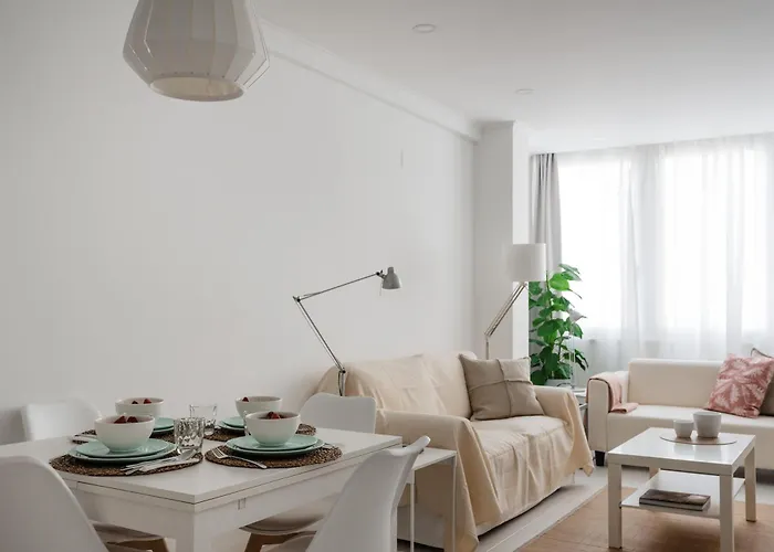 Light-Filled, Fully Renovated Apt Near Belem, By Timecooler